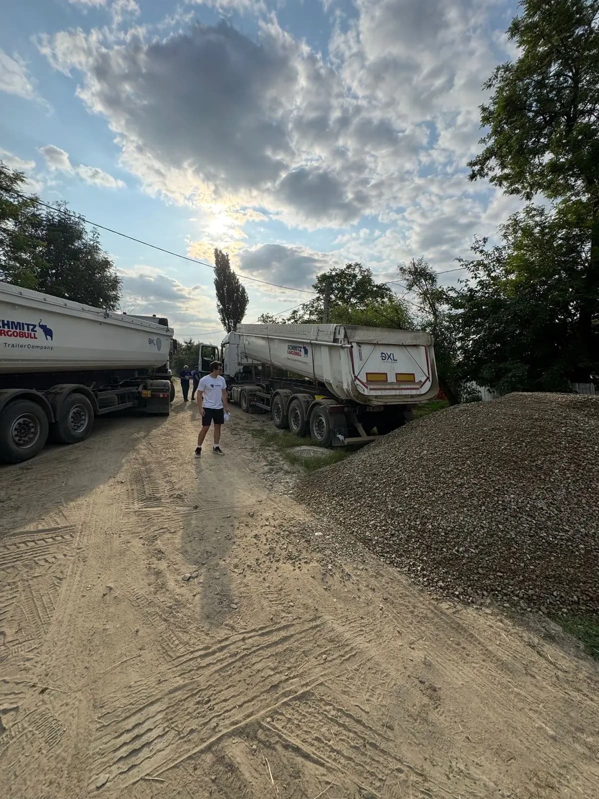 Asfaltare drumul local 100, Voinesti